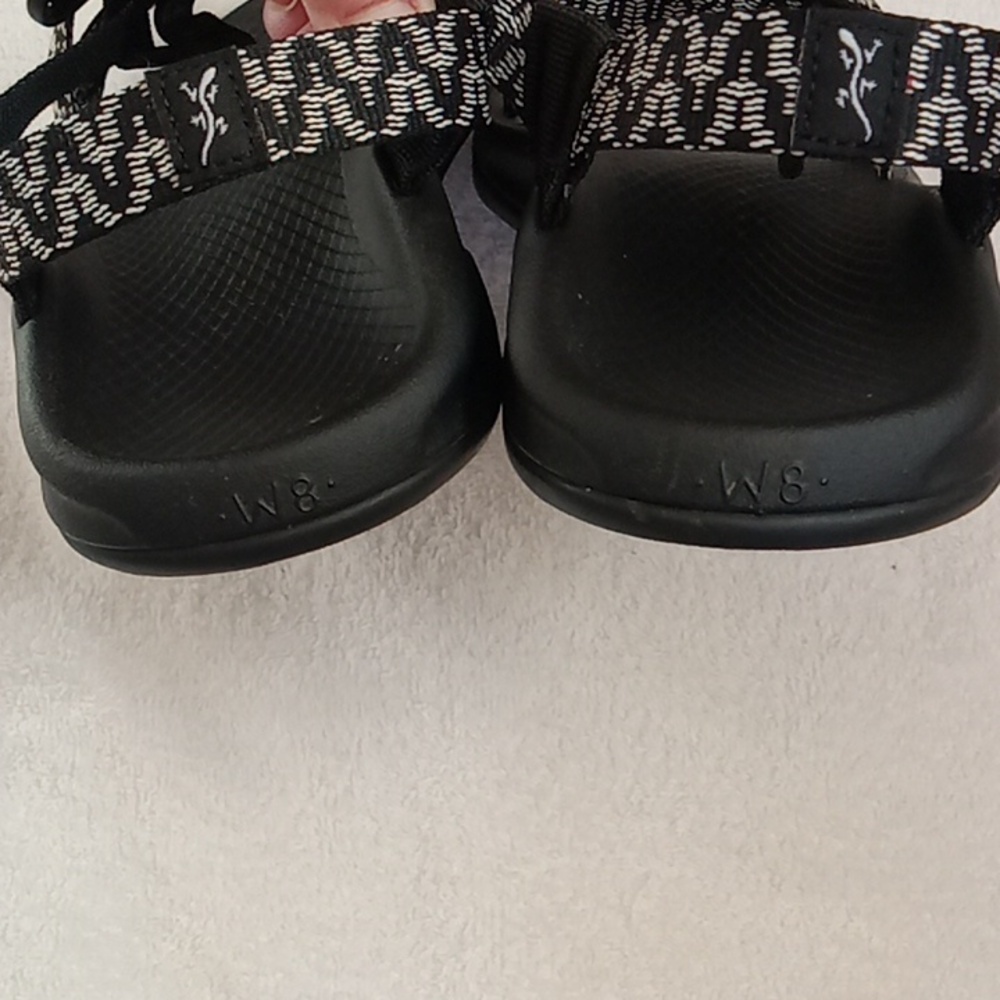Chaco Women's Sandals - Black and White Pattern Size 8 Womens - Picture 8 of 10